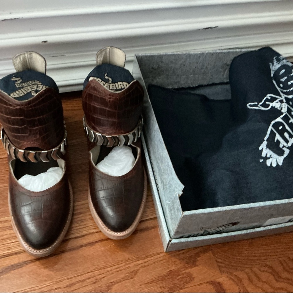 NIB Freebird by Steven Cognac  Croc-Texture Blade Ankle Booties